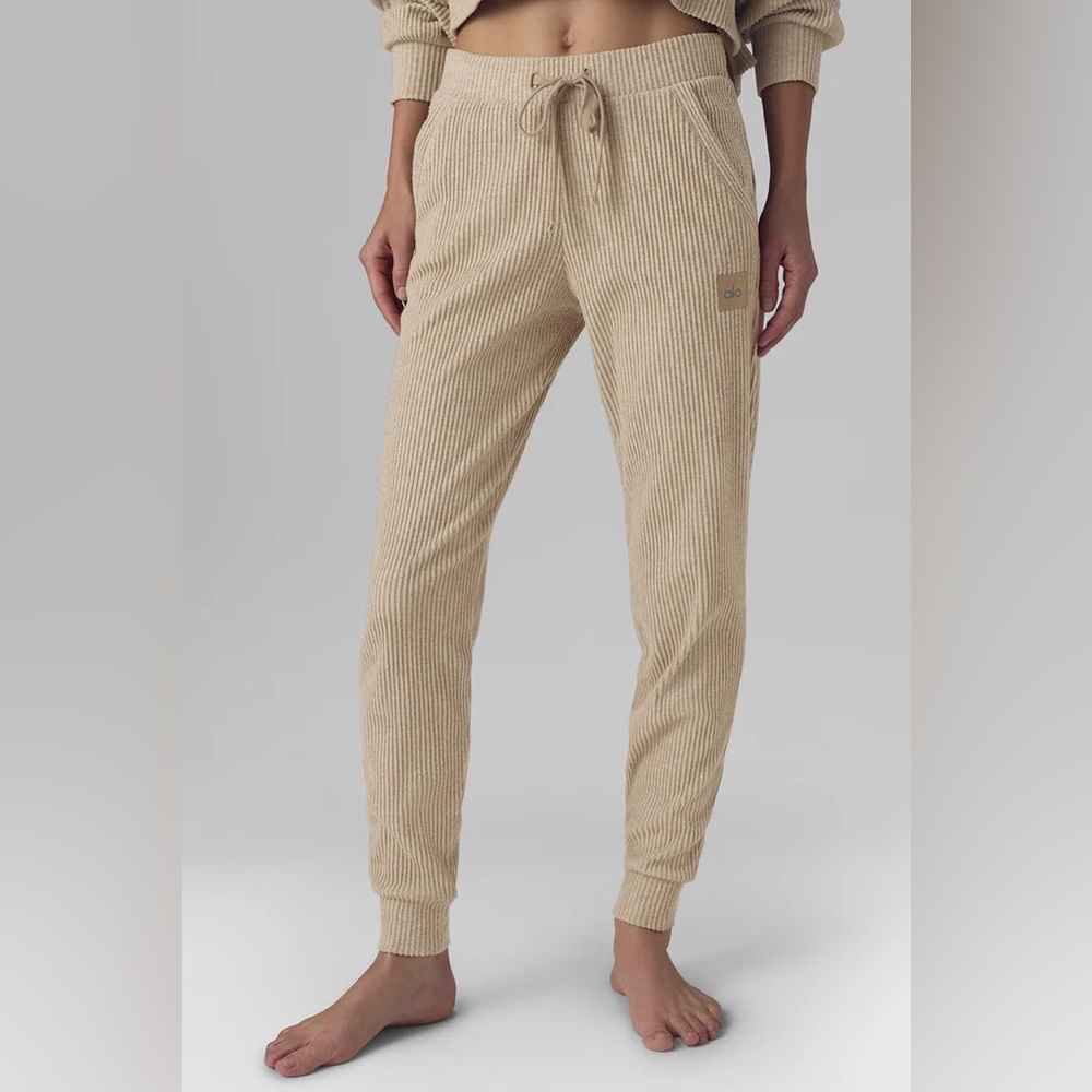 ALO Yoga Women's Muse Sweatpants